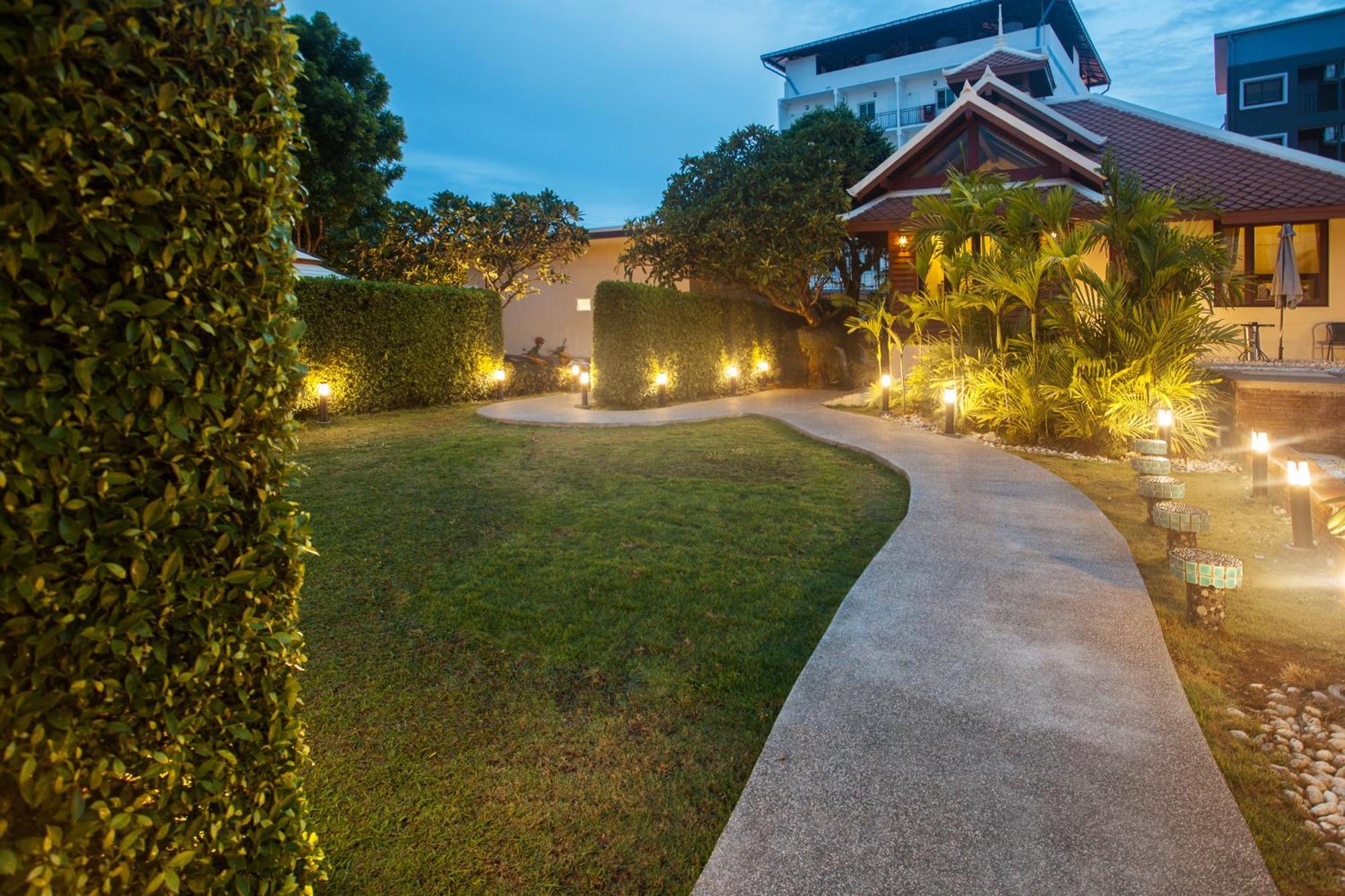 Achawalai Hotel Jomtien Beach Exterior foto